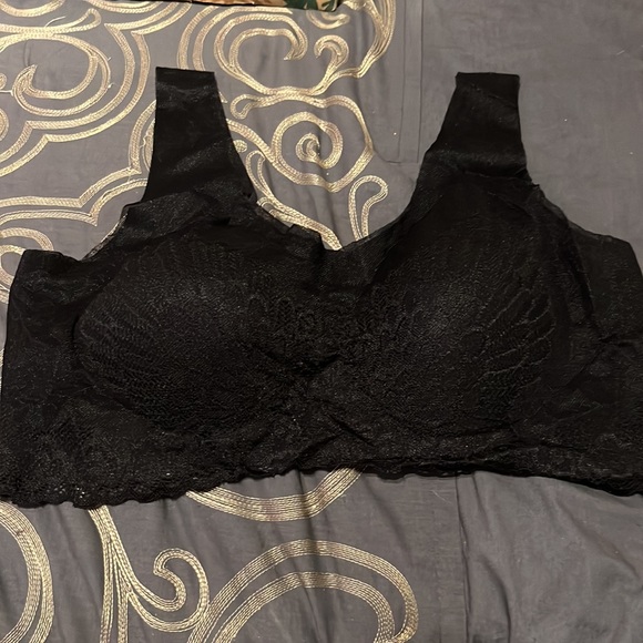 Famous Bras on TikTok and Facebook - Picture 3 of 4